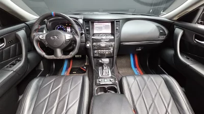 Infiniti QX70