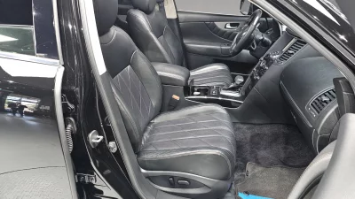 Infiniti QX70