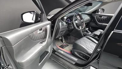 Infiniti QX70