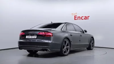 Audi S8