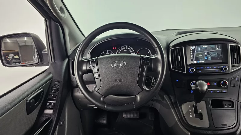Hyundai Starex
