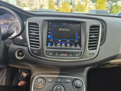 Chrysler 200
