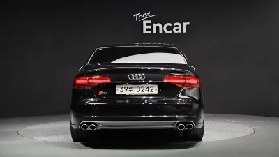 Audi S8