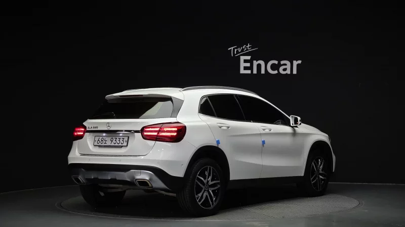 Mercedes-Benz GLA-Class