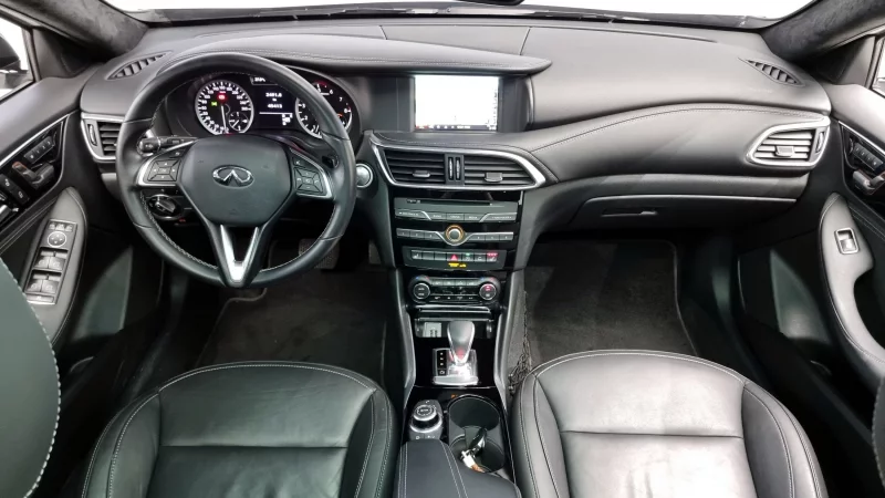 Infiniti Q30