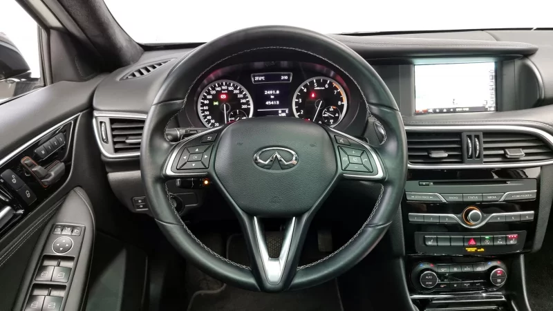 Infiniti Q30