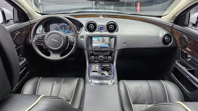 Jaguar XJ
