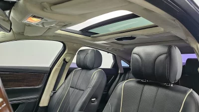 Jaguar XJ