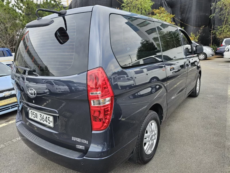 Hyundai Starex