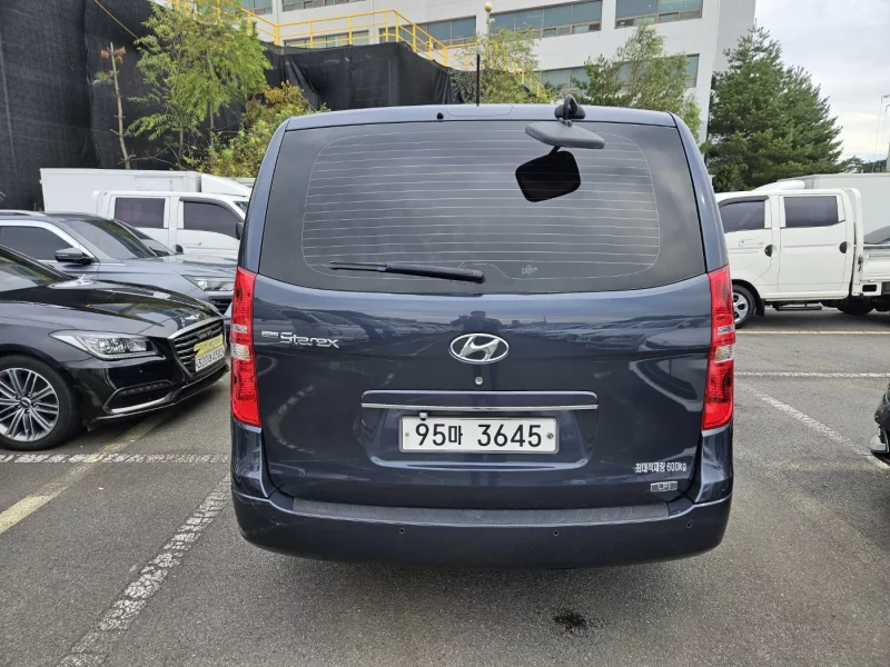 Hyundai Starex