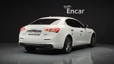 Maserati GHIBLI