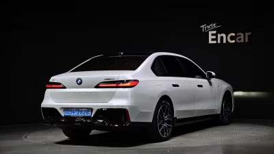 BMW i7