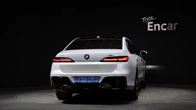 BMW i7