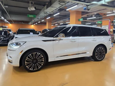 Lincoln AVIATOR