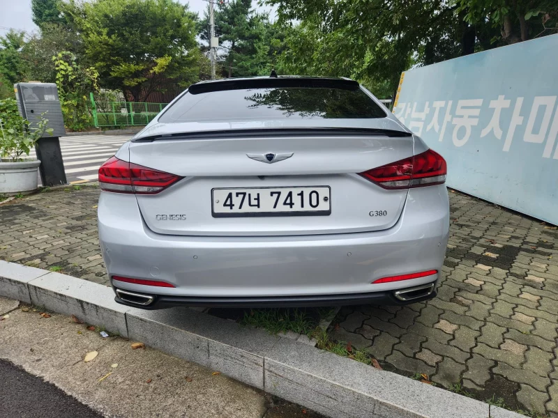 Hyundai Genesis