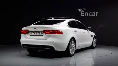 Jaguar XE