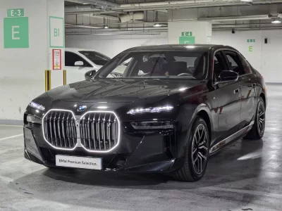 BMW i7