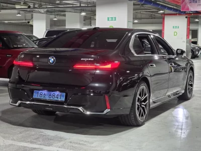 BMW i7