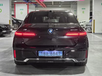 BMW i7