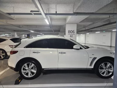 Infiniti QX70