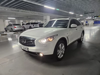 Infiniti QX70