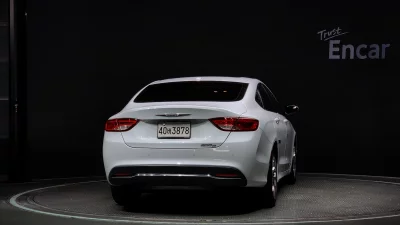 Chrysler 200