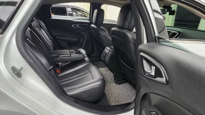 Chrysler 200