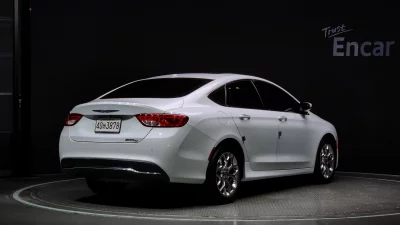 Chrysler 200