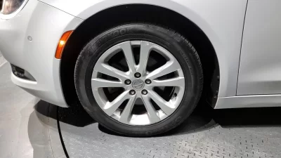 Chrysler 200