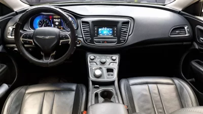 Chrysler 200