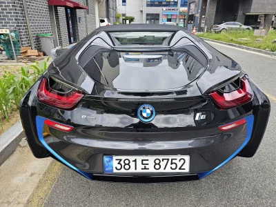 BMW i8